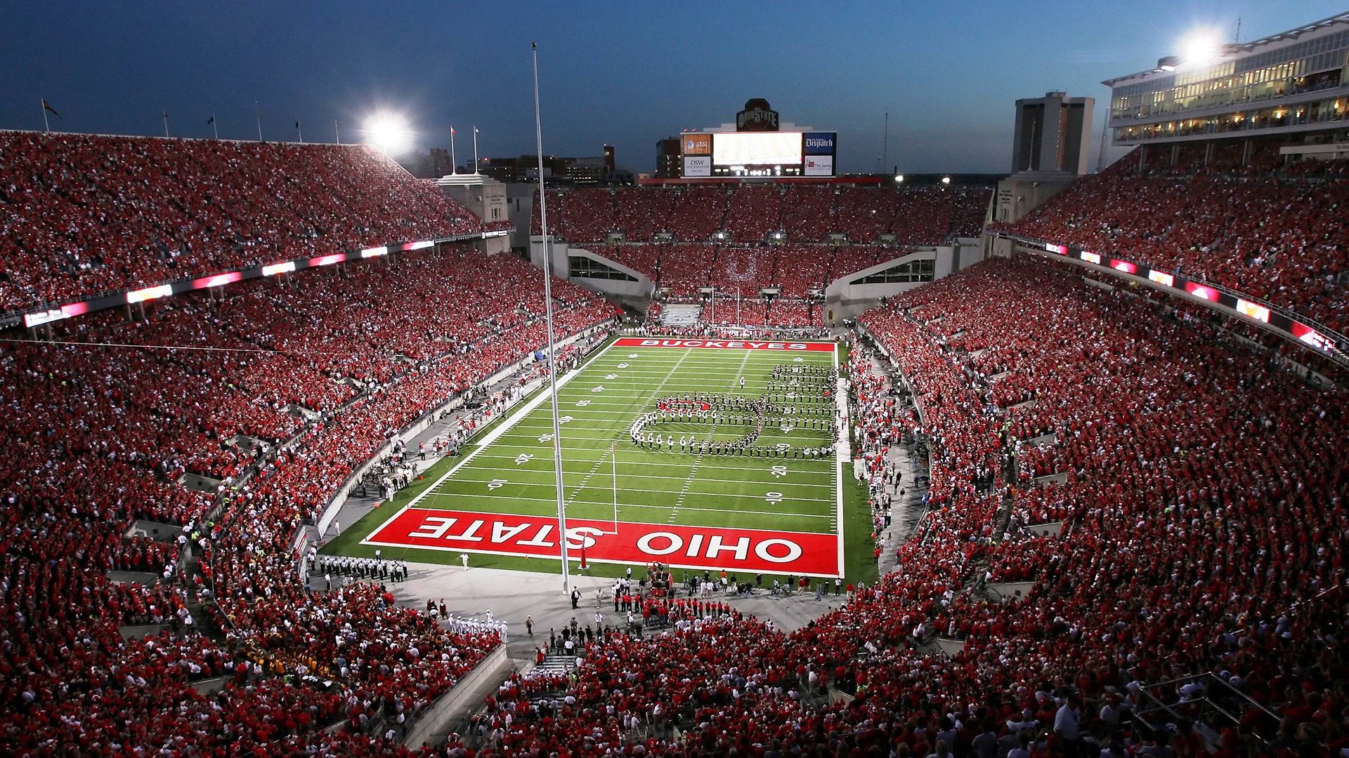 足球场馆建设是否注重长期运营能力，足球场运营管理方案